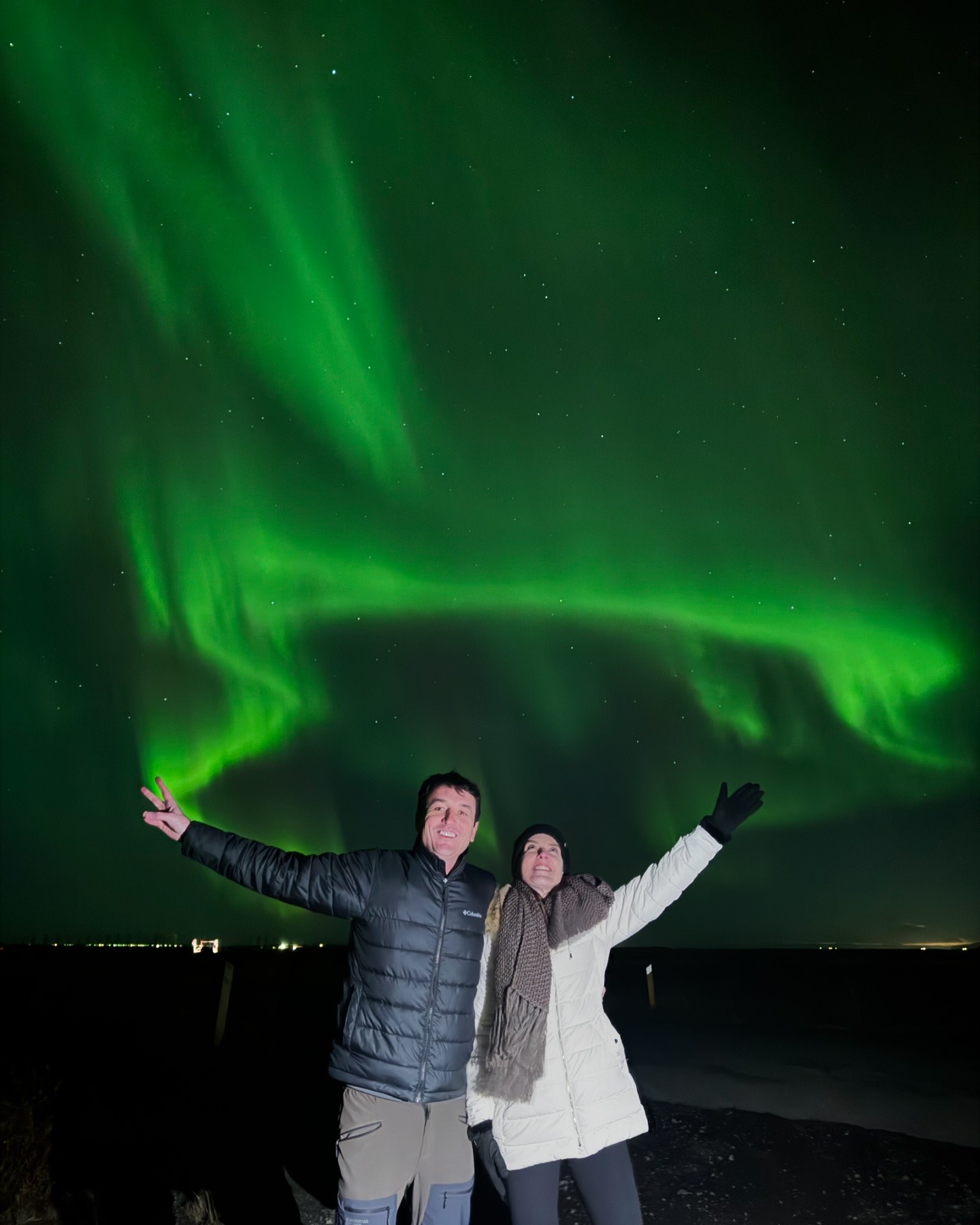 Paty sob a aurora boreal